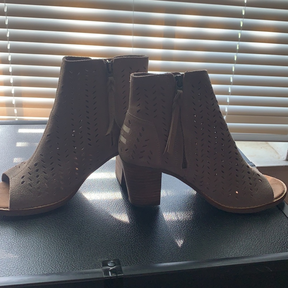 Boots - Picture 3 of 4